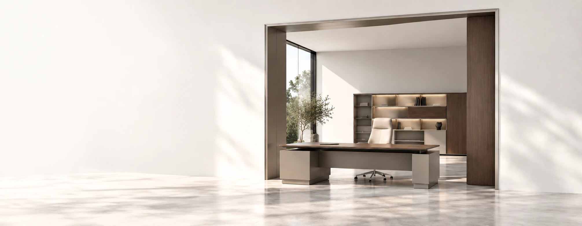 Bureau de direction ouvert sur un portail architectural lumineux